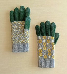 Daisy Print Touchscreen Gloves