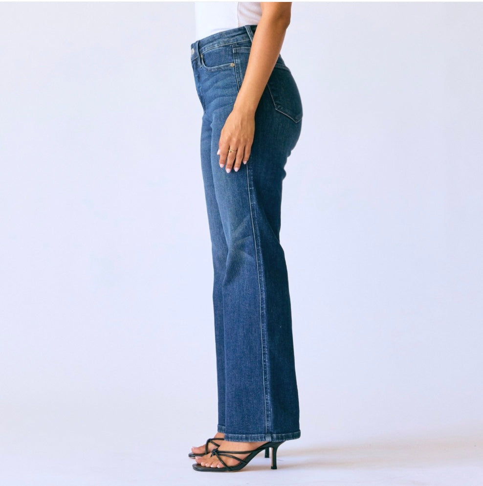 Just Right Judy Blue Petite Straight Leg Jeans
