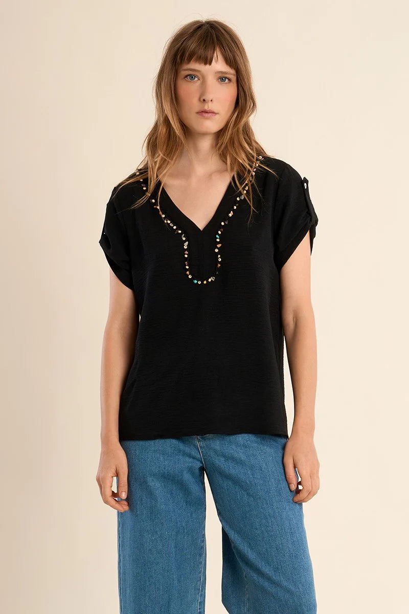 Beaded Collar V-Neck Tee – Straight Fit Short Sleeve Top
