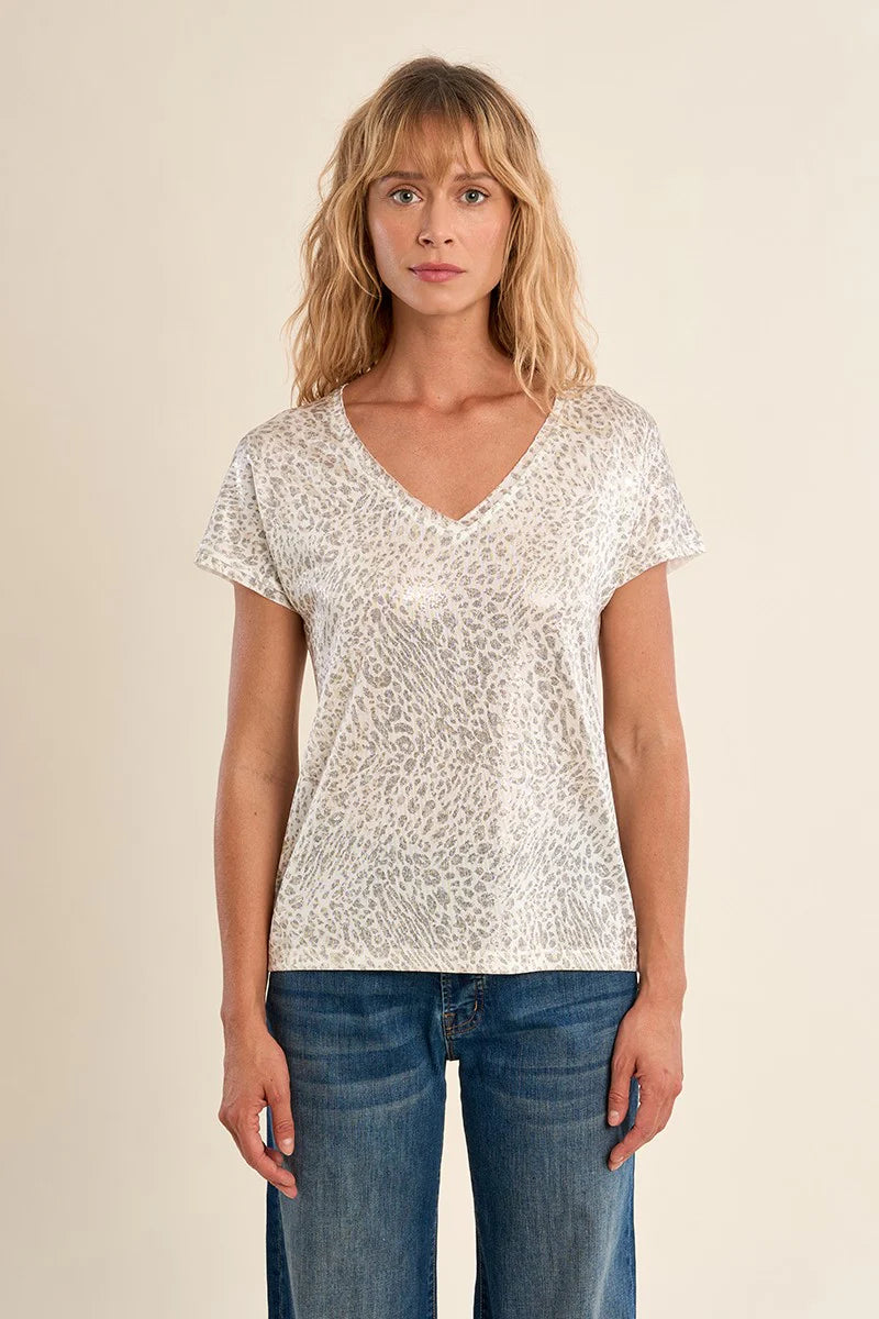 Iridescent Leopard Print V-Neck Tee – Flattering Straight Fit Short Sleeve Top