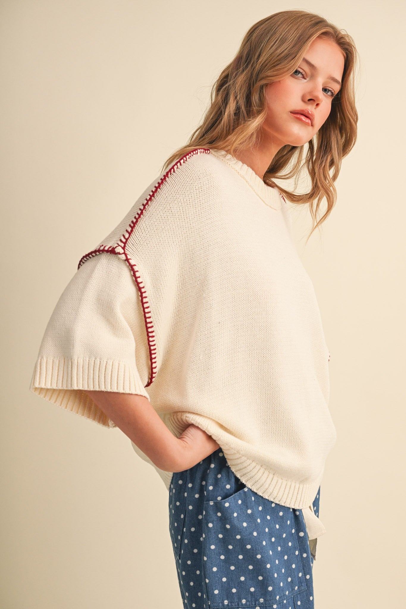 Contrast Blanket Stitch Short Sleeve Sweater – Ribbed Round Neck